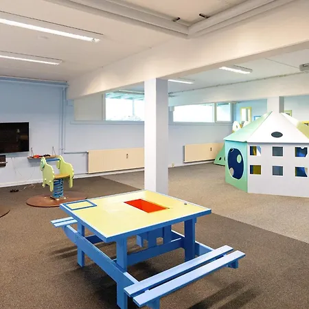 6 Person In 아파트 링쾨빙