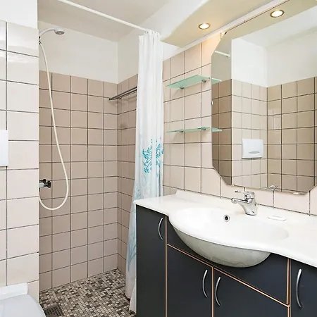 6 Person In * 링쾨빙