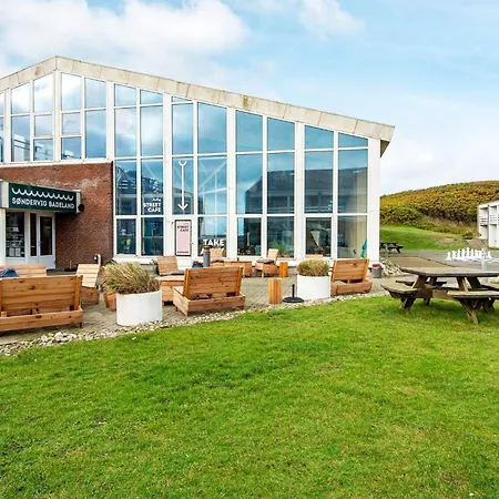 아파트 6 Person In