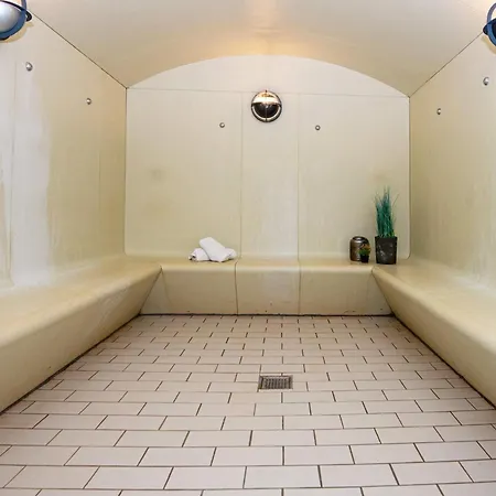 아파트 6 Person In 링쾨빙