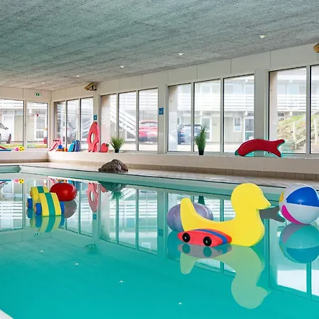 아파트 6 Person In