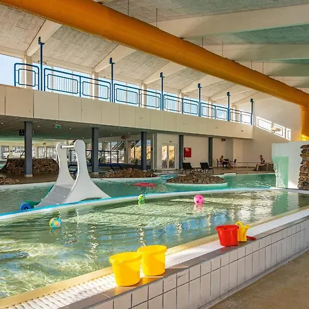 아파트 6 Person In *