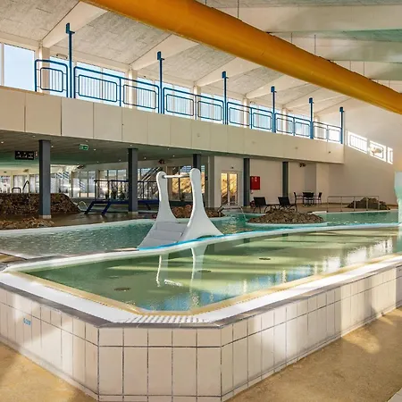 아파트 6 Person In