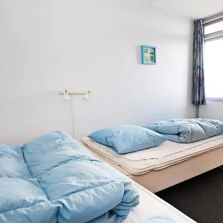 아파트 6 Person In *