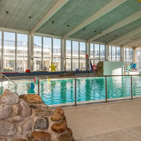 아파트 6 Person In 링쾨빙