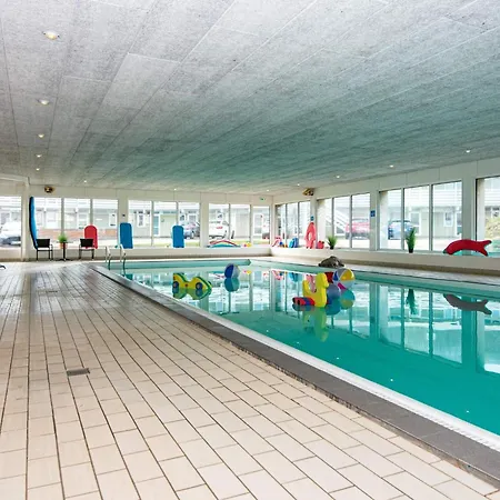 6 Person In 아파트 *