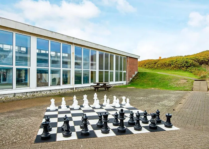 6 Person In Apartment *