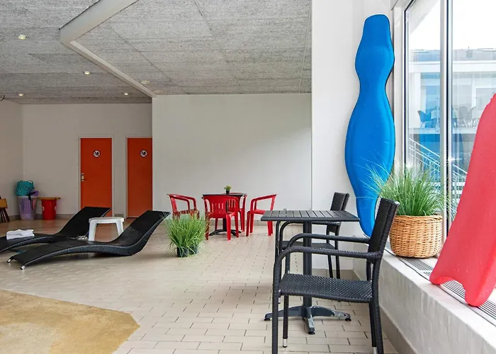 6 Person In Apartment *