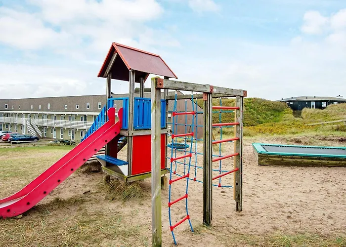 6 Person In Apartment